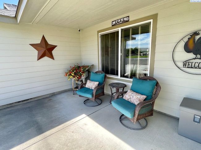 223108 E Perkins Rd, Home with 4 bedrooms, 4 bathrooms and null parking in Kennewick WA | Image 5