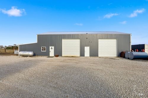 335 N 9250e Rd, Momence, IL, 60954-3949 | Card Image