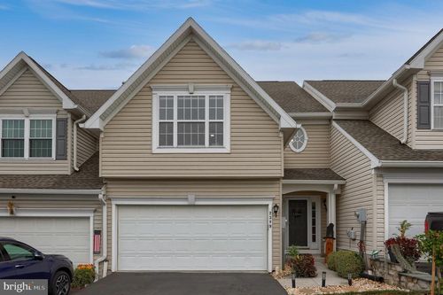 2389 Slater Hill Ln E, YORK, PA, 17406-7589 | Card Image