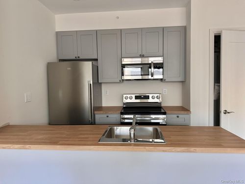 106-362 W Merrick Rd, Valley Stream, NY, 11580-5344 | Card Image