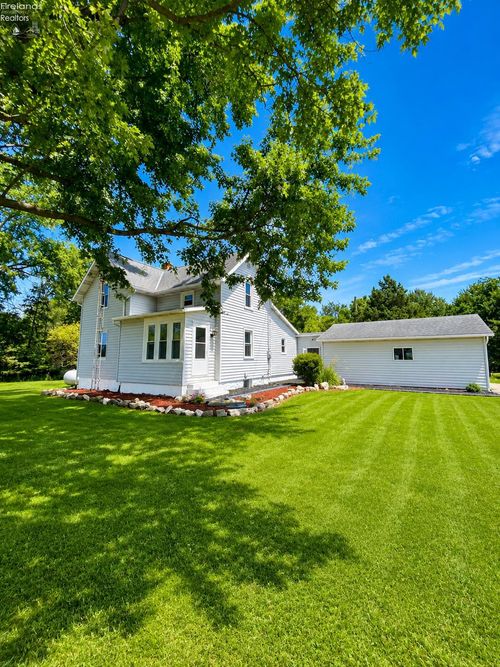 857 County Road 212, Fremont, OH, 43420-9277 | Card Image