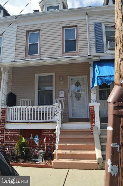 220 S 3rd Ave, WEST READING, PA, 19611-1348 | Card Image