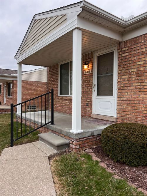 16465 Benmar Ct, Roseville, MI, 48066-2071 | Card Image