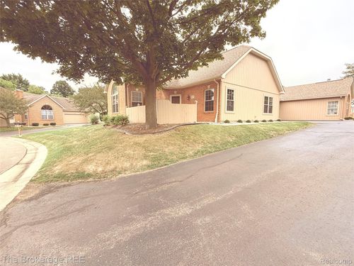 610 Perry Creek Dr, Grand Blanc, MI, 48439-1474 | Card Image
