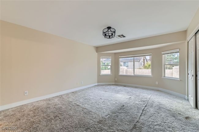 Spare room with carpet flooring and baseboards | Image 32