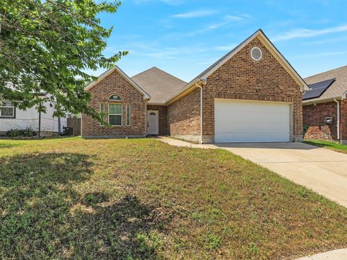 8425 Whitney Dr, White Settlement, TX, 76108-2732 | Card Image