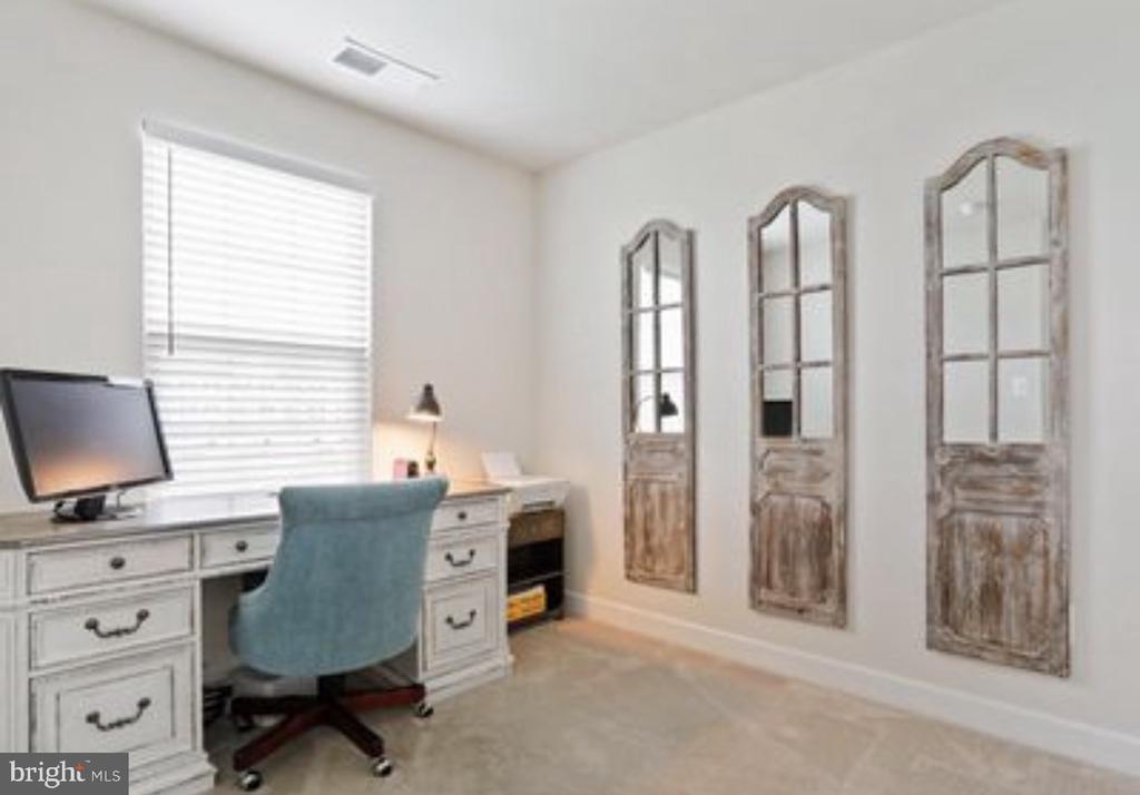 Residential Lease in FALLING WATERS 2