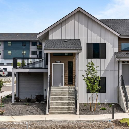 928 E Railroad Ave, Post Falls, ID, 83854-8635 | Card Image