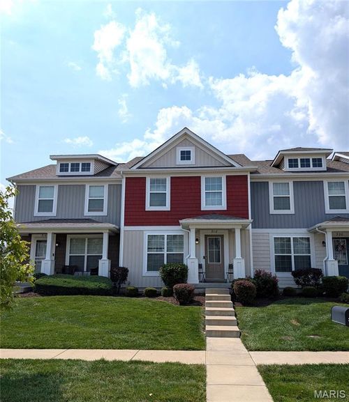 318 Countryshire Dr, Lake St Louis, MO, 63367-5820 | Card Image