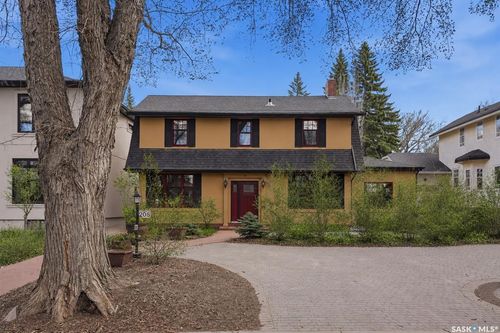 208 Saskatchewan Cres W, Saskatoon, SK, S7M0A4 | Card Image