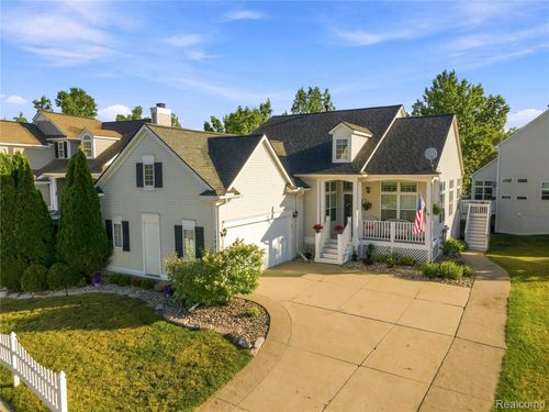 1535 Fountain View Ln, Oxford, MI, 48371-6701 | Card Image