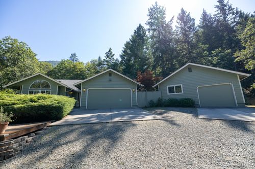 1355 Summit Loop, Grants Pass, OR, 97527-8991 | Card Image