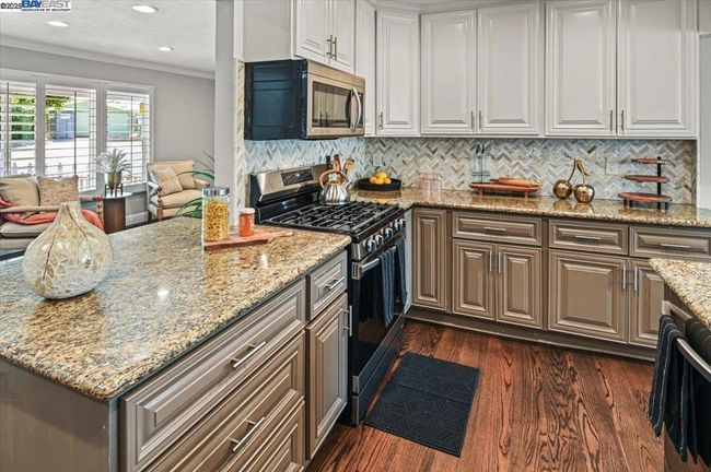 17860 Almond Rd, House other with 5 bedrooms, 4 bathrooms and 4 parking in Castro Valley CA | Image 12