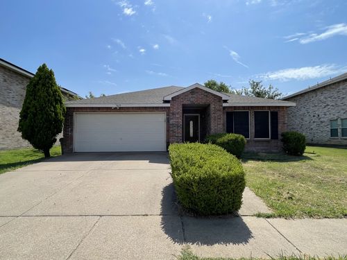 5619 Swan Lake Dr, Arlington, TX, 76017-6587 | Card Image