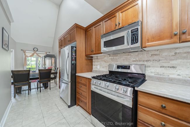 93 Lynch Cir, House attached with 4 bedrooms, 4 bathrooms and 2 parking in Guelph ON | Image 14