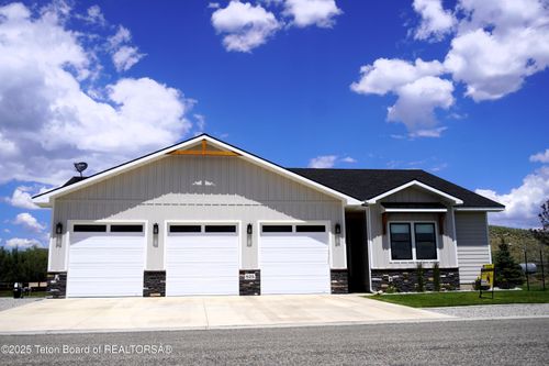825 Mccoy Dr, Pinedale, WY, 82941-6712 | Card Image