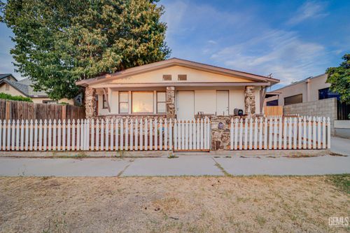 2106 E St, Bakersfield, CA, 93301-3808 | Card Image