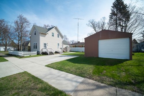257 2nd Ave, Manistee, MI, 49660-2672 | Card Image