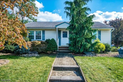 669 Old Post Rd, Edison, NJ, 08817-4837 | Card Image