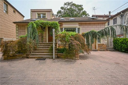 47 Gaylord Dr N, Brooklyn, NY, 11234-6711 | Card Image