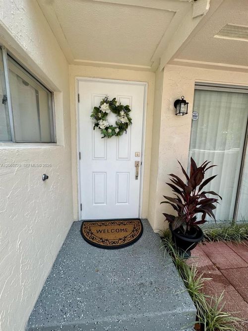 9-832 Nw 81st Way, Plantation, FL, 33324-1215 | Card Image