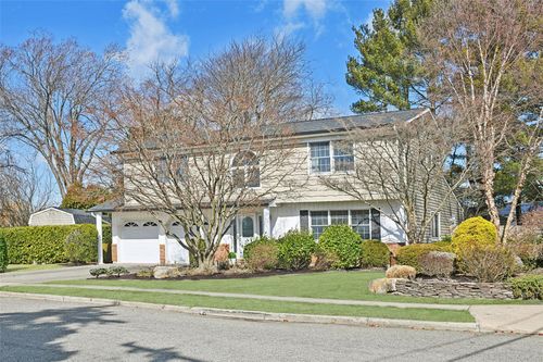 27 Griggs Dr, Greenlawn, NY, 11740-1415 | Card Image