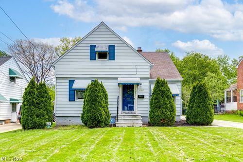 1367 Churchill Rd, Lyndhurst, OH, 44124-1353 | Card Image