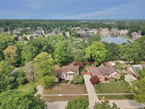 54359 Algonquin Dr, Shelby Township, MI, 48315-1106 | Card Image