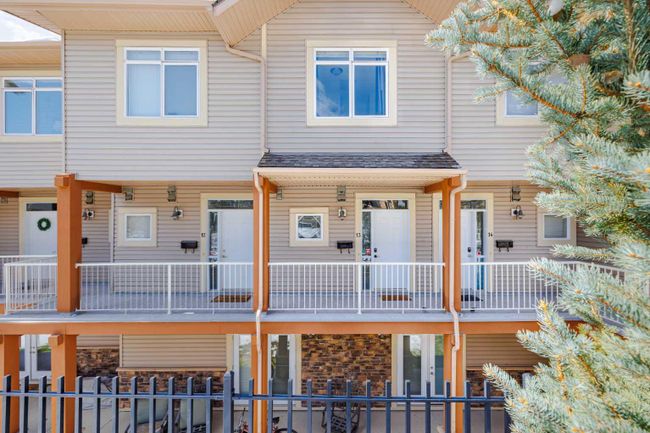 13 - 145 Rockyledge View Nw, Home with 2 bedrooms, 2 bathrooms and 1 parking in Calgary AB | Image 2