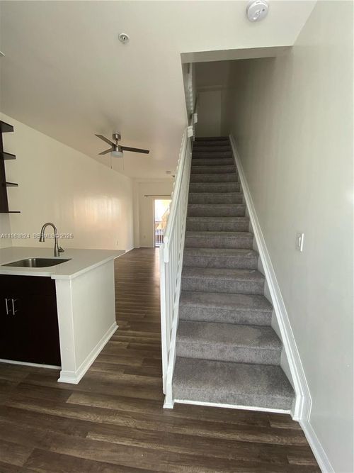 203-928 Sw 3rd St, Miami, FL, 33130-2295 | Card Image