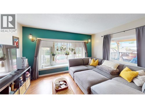 4785 Selkirk Ave, Edgewater, BC, V0A1K3 | Card Image