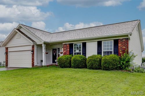 435 Slusser Ln, Florissant, MO, 63031-7134 | Card Image