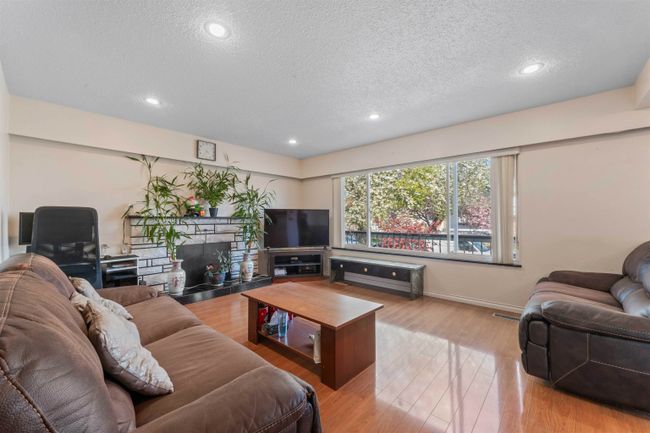 6135 Commercial Street, House other with 6 bedrooms, 3 bathrooms and 1 parking in Vancouver BC | Image 4