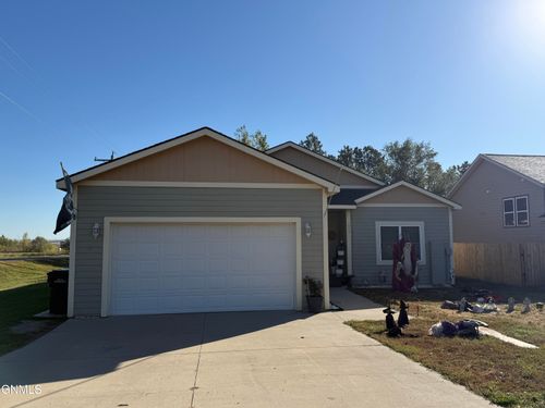 1604 E Pheasant Ridge Dr, Watford City, ND, 58854-7820 | Card Image