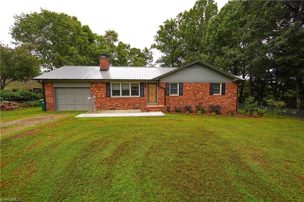 Apache Dr, Winston Salem, NC 27107