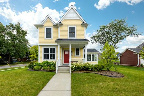 407 W Bennett St, Saline, MI, 48176-1803 | Card Image