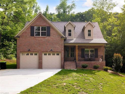 1055 Kapstone Xing, Lexington, NC, 27295-8075 | Card Image