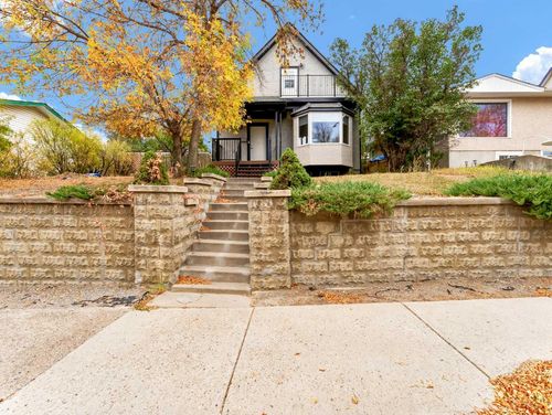 427 5 St Se, Medicine Hat, AB, T1A0M9 | Card Image