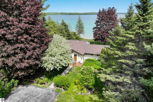 9882 Elk Lake Trl, Williamsburg, MI, 49690-8514 | Card Image