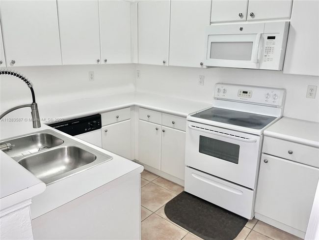APT-202 - 4321 Sw 160 Th Ave, Condo with 2 bedrooms, 3 bathrooms and null parking in Miramar FL | Image 4