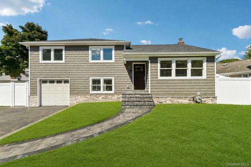 3176 Morgan Dr, Wantagh, NY, 11793-1753 | Card Image