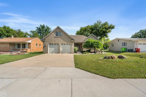 17609 21 Mile Rd, Macomb, MI, 48044-2701 | Card Image