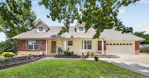 1102 20th St, Claremore, OK, 74017-2625 | Card Image