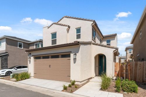 1109 Royalty Way W, Madera, CA, 93636-9020 | Card Image