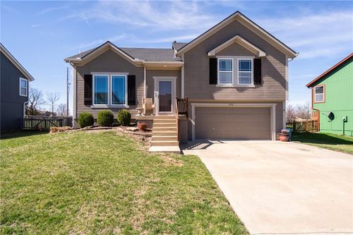 690 Olive St, Gardner, KS, 66030-7836 | Card Image