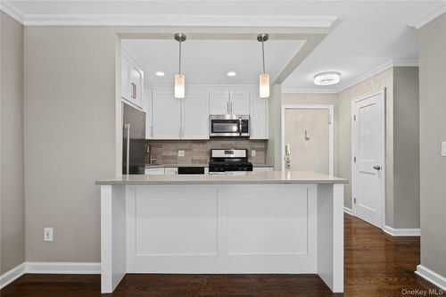 2e-152 B N Broadway, White Plains, NY, 10603 | Card Image