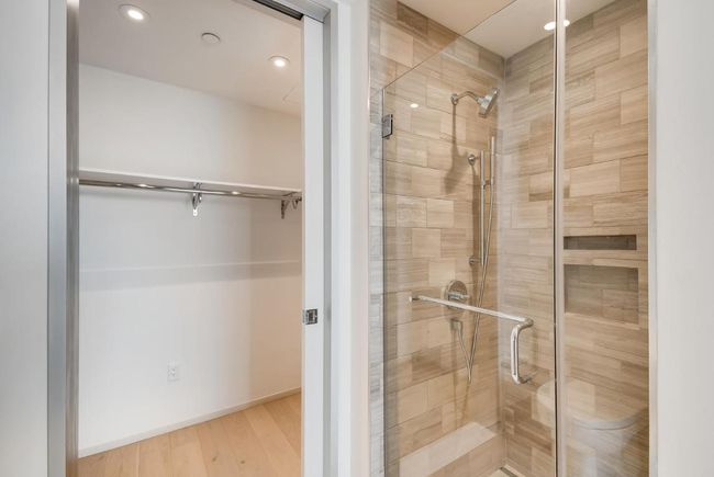 Primary bath/closet | Image 15