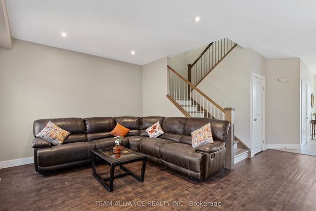 25 Queensway Dr, House other with 3 bedrooms, 4 bathrooms and 4 parking in Strathroy ON | Image 7