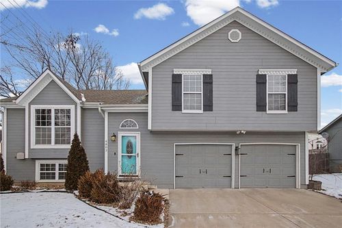 4803 Nw Pennington Ln, Blue Springs, MO, 64015-3863 | Card Image