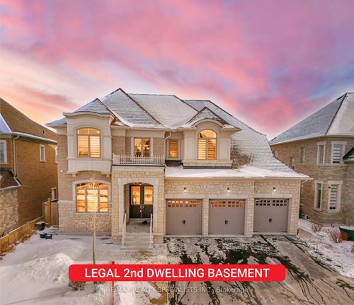 42 Balloon Cres, Brampton, ON, L6P4B8 | Card Image